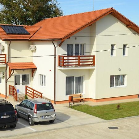 Pensiunea Hera Haţeg Zewnętrze zdjęcie